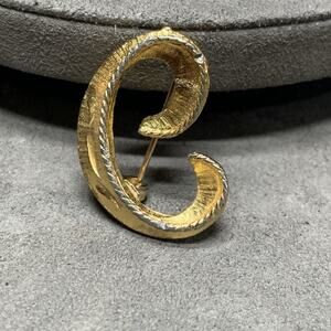 Vintage Gold Tone Letter Initial "E” Brooch Pin 1”x1”, Textured